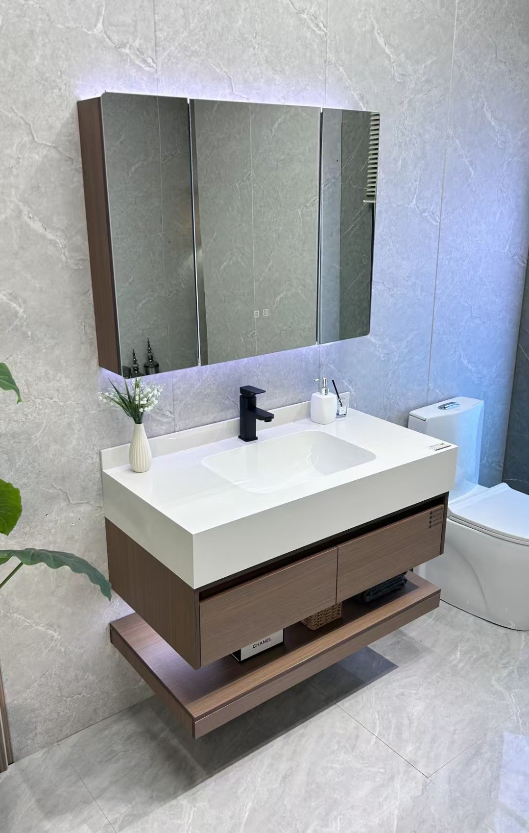 luxury hotel vanity 1913